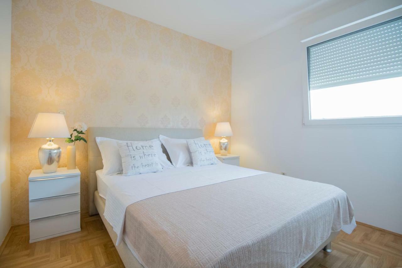 Comfortable Cozy Beach Apartment Спліт Екстер'єр фото