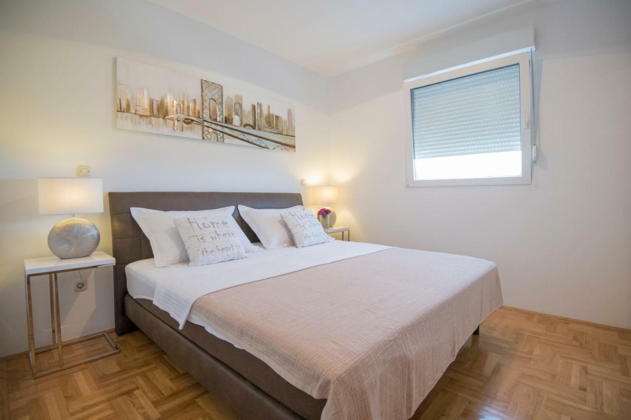 Comfortable Cozy Beach Apartment Спліт Екстер'єр фото