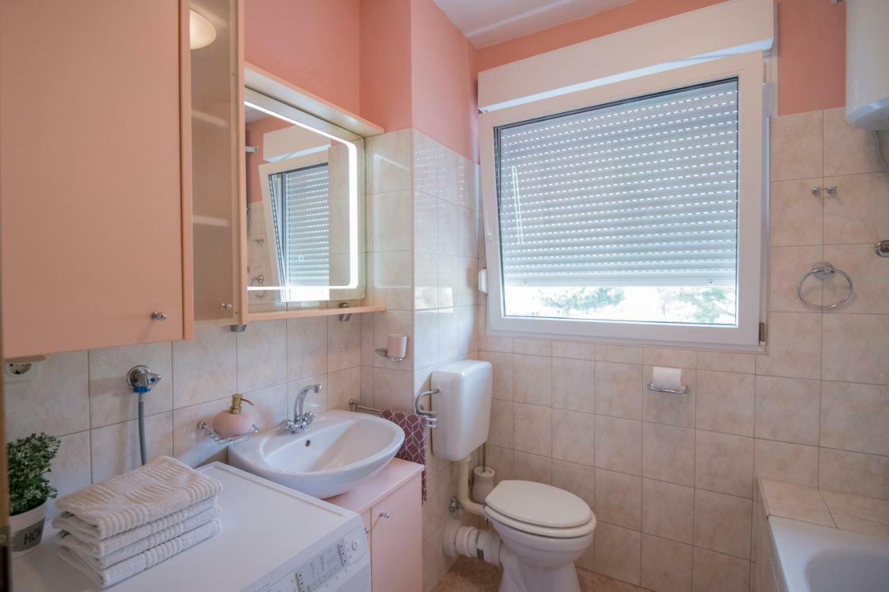 Comfortable Cozy Beach Apartment Спліт Екстер'єр фото